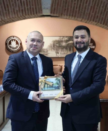 Başkan Öztekin yerli ve yabancı temsilcilerle istişarelerini sürdürüyor