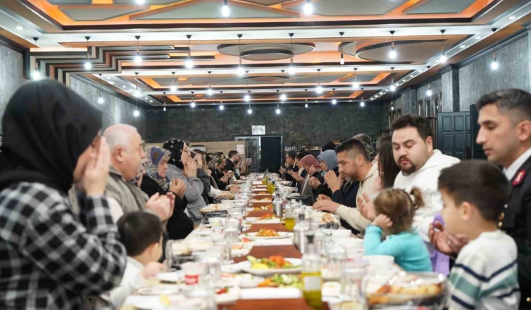 Bilecik’in ilçelerinde Ramazan iftarlarında şehit yakınları ve gaziler unutulmadı