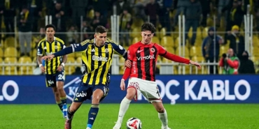 Trendyol Süper Lig: Fenerbahçe: 1 - Gençlerbirliği: 0 (Maç devam ediyor)