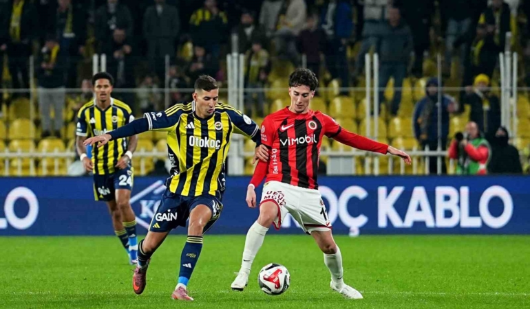 Trendyol Süper Lig: Fenerbahçe: 1 - Gençlerbirliği: 0 (Maç devam ediyor)
