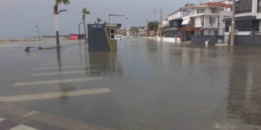 Deniz kabardı yollar göle döndü