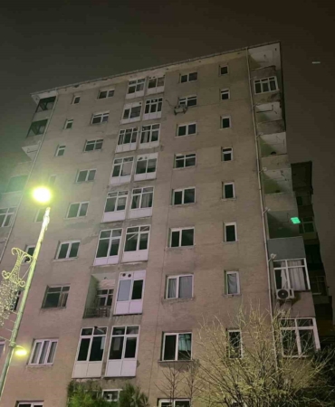 Küçükçekmece’de sitedeki 10 katlı riskli bina, mühürlenerek tahliye edildi