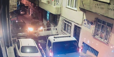 Esenler’de otomobil yüklü çekici 13 araca çarptı, 1 kişinin yaralandığı kaza kamerada