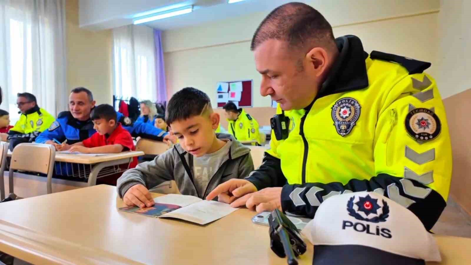 Tekirdağ Emniyeti sahada: Annelerle, gençlerle ve öğrencilerle buluştu