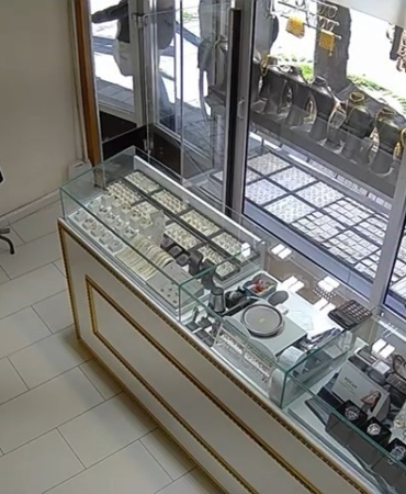 Kuyumcu soygunu güvenlik kamerasında