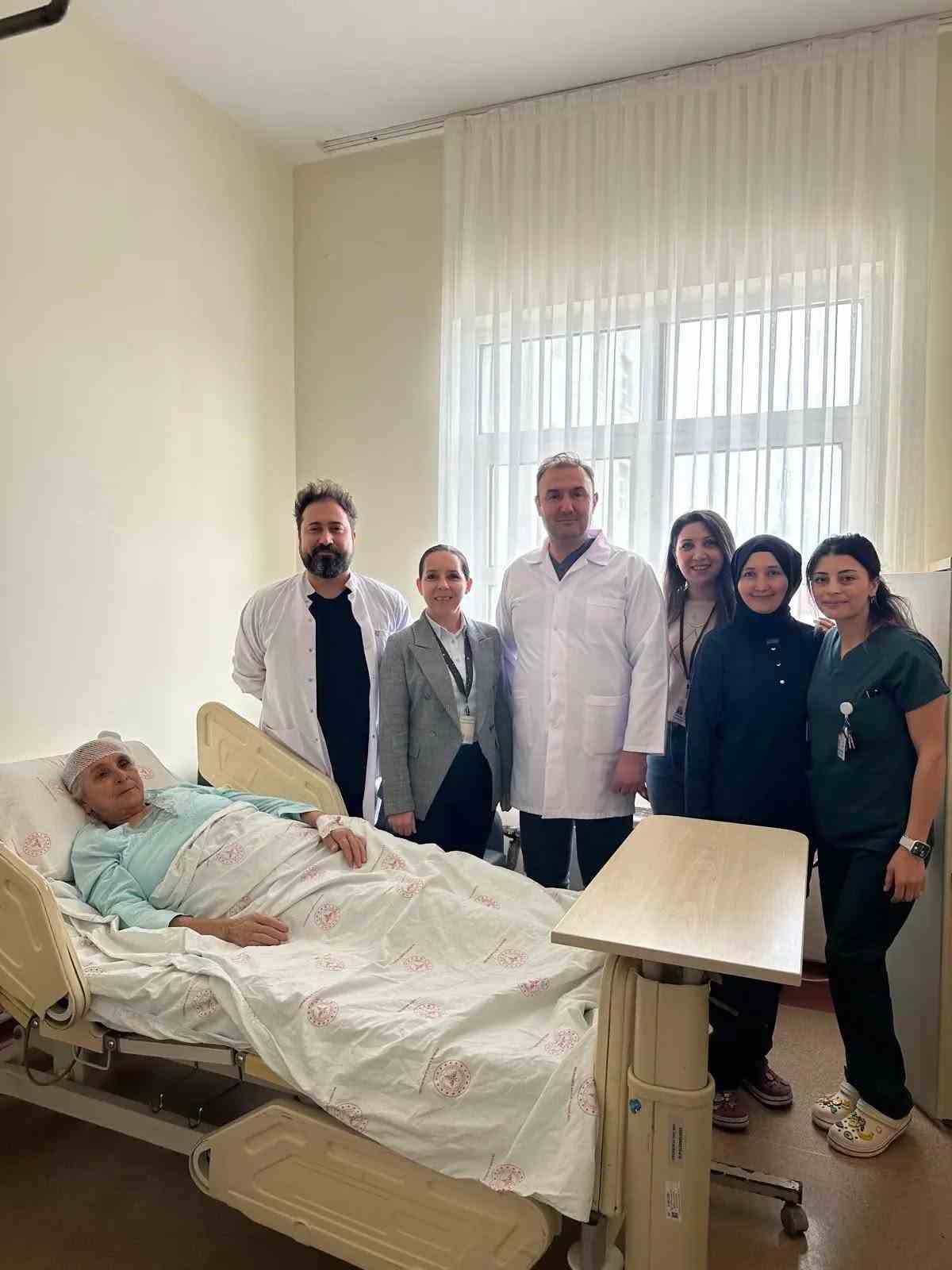 Bandırma’da 72 yaşındaki beyin tümörü hastası son teknolojiyle sağlığına kavuştu