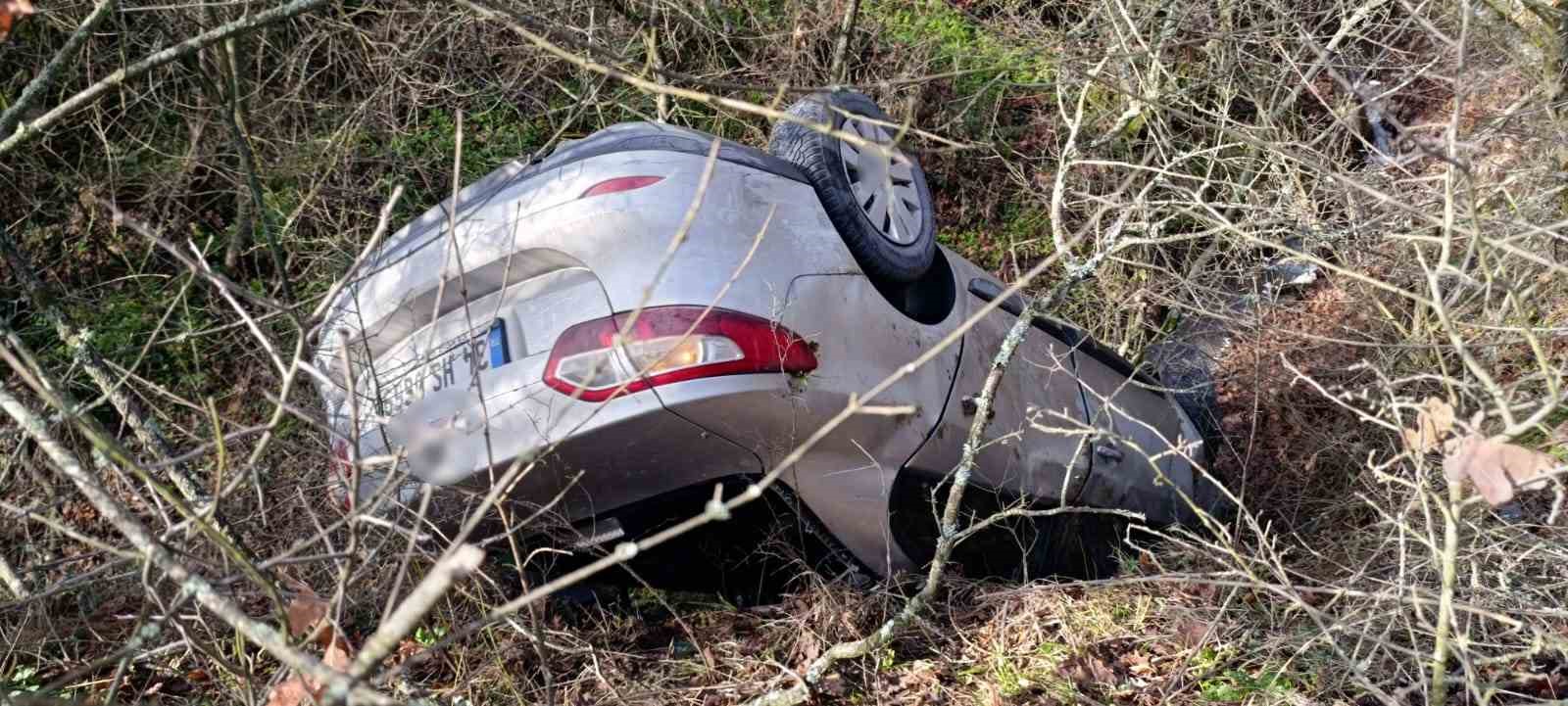 Çanakkale’de otomobil dereye uçtu: 2 yaralı