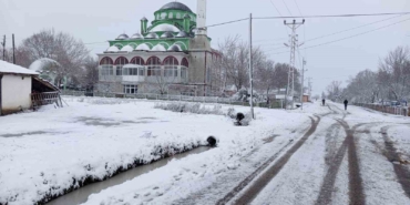 Malkara beyaza büründü : Kar yağışı etkili oluyor