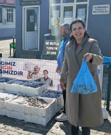 Edirne’de 350 kilogram hamsi dağıtıldı