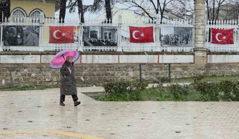 Edirne’de kar yağışı yeniden başladı