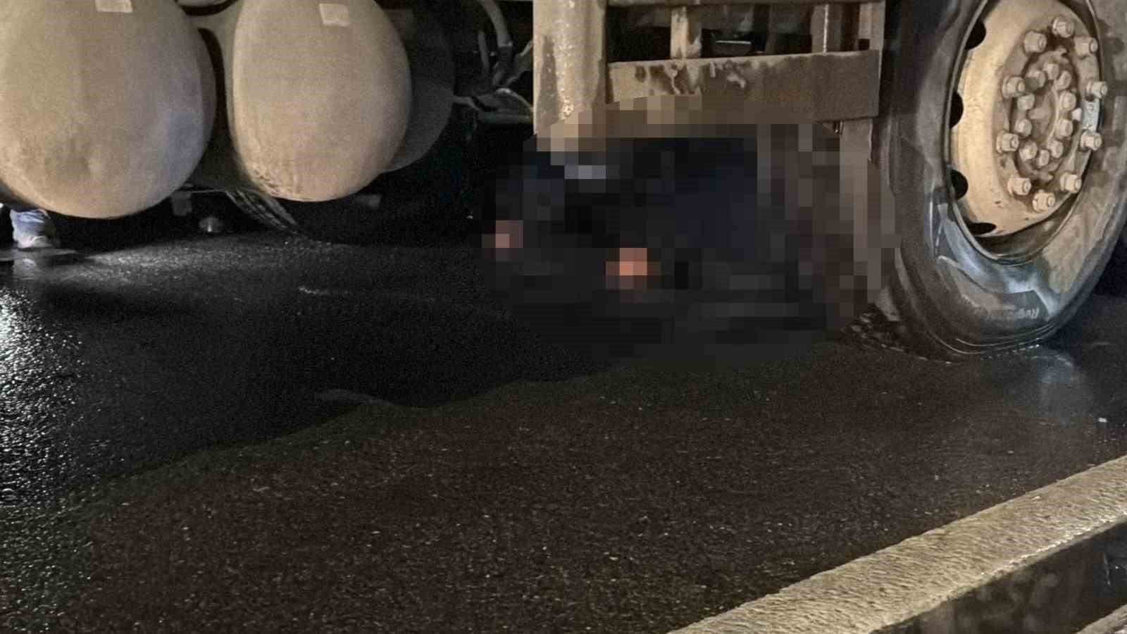 Üsküdar’da feci kaza: Karşıya geçmek isteyen kadın kamyonun altında kaldı