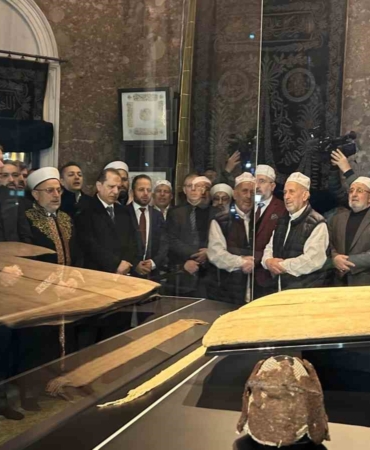 Hırka-i Şerif ziyarete açıldı