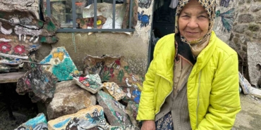74 yaşındaki Hakime teyzenin resim tutkusu