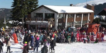 Uludağ’da güneşli hafta sonu: Zirve tatilcilerle doldu