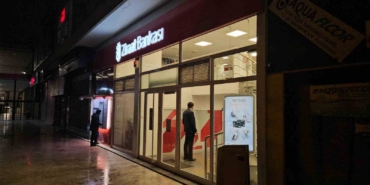 Fatih’te banka soygunu: Kaçarken çaldığı parayı düşürdü