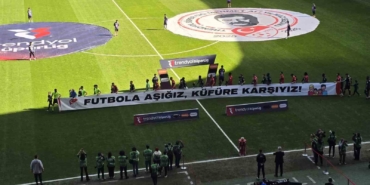 Kocaelispor - Gaziantep FK maçında anlamlı pankartlar