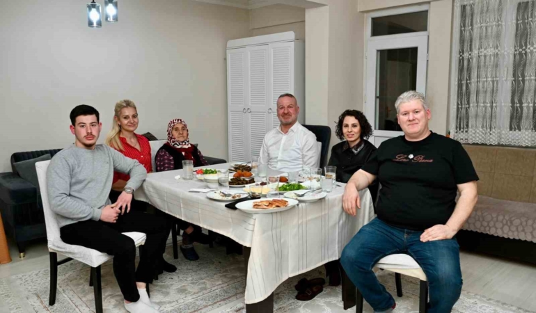 Başkan Karabatı gönül sofrasında buluştu