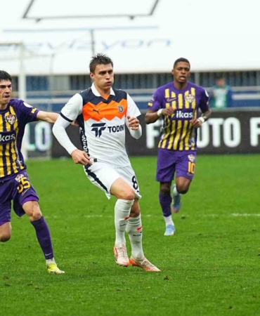 Kazımcan Karataş, Başakşehir formasıyla ilk maçına çıktı