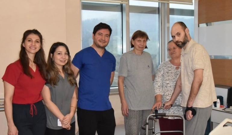 Geçirdikleri trafik kazası sonucu yaralanan Rus çift Çanakkale’de sağlığına kavuştu