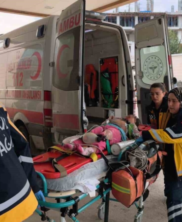 Hafif ticari aracın çarptığı çocuk ağır yaralandı