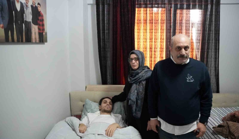 İstanbul’da metro çıkışında dehşet, yardım etmek istedi, 6 yerinden bıçaklandı