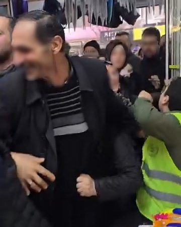 İndirimi duyan erkekler de koştu