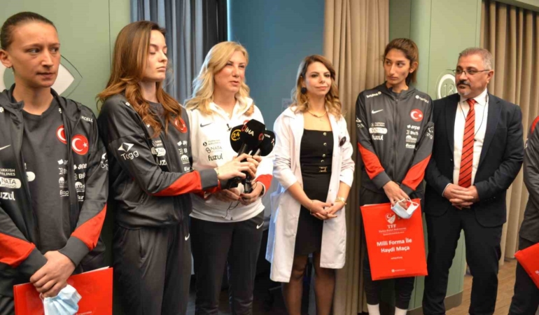 A Milli Kadın Futbol Takımı’ndan kanser hastalarına moral ziyareti