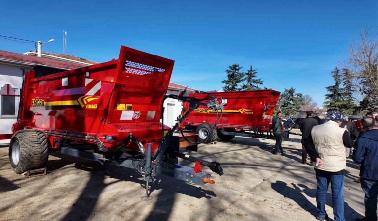 Tekirdağ’da üreticilere iklim dostu destek: 2 adet hayvan gübresi dağıtma römorku hizmete sunuldu