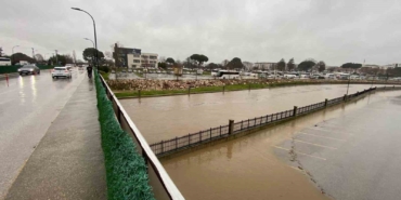 Biga’da Kocabaş Çayı yağış nedeniyle taştı