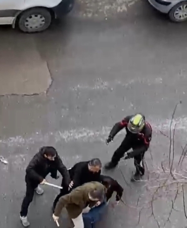 Ataşehir’de yol verme tartışması sopalı kavgaya dönüştü