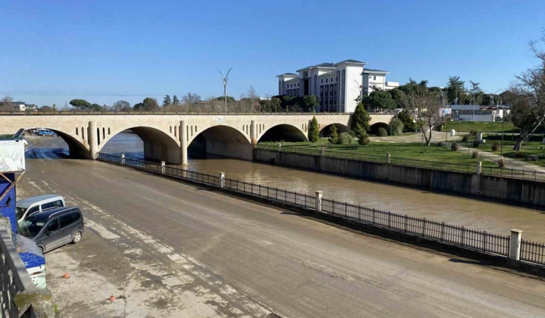 Biga’da taşan Kocabaş Çayı normale döndü