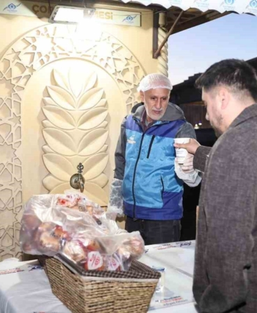 Sultangazi Belediyesi’nden iftara yetişemeyenler için sıcak çorba ikramı