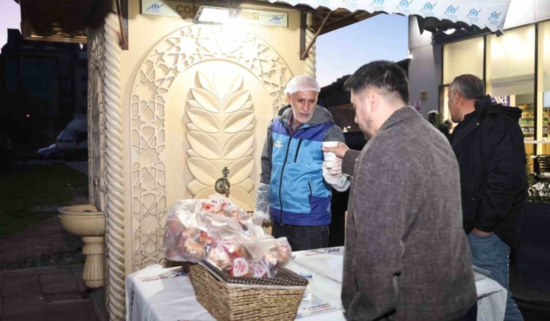 Sultangazi Belediyesi’nden iftara yetişemeyenler için sıcak çorba ikramı