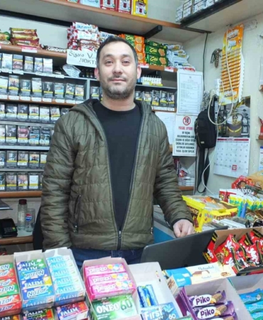 Dede mesleği Köy bakkalı hizmete devam ediyor