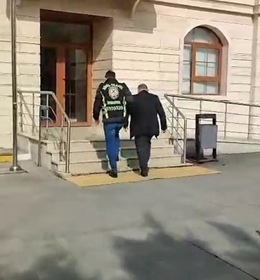 Esenyurt’ta servis şoförü trafik tartışmasında otomobil sürücüsüne saldırdı: O anlar kamerada