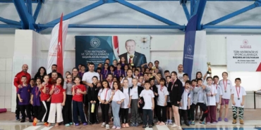 Bilecik’te küçük yüzücülerden madalya mücadelesi