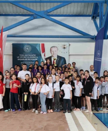 Bilecik’te küçük yüzücülerden madalya mücadelesi