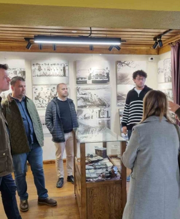 Ayvalık Alan Başkanlığı ekibinden Burhaniye Kent Arşivi’ne ziyaret