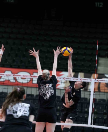 Eczacıbaşı Dynavit, Göztepe ile mücadele edecek