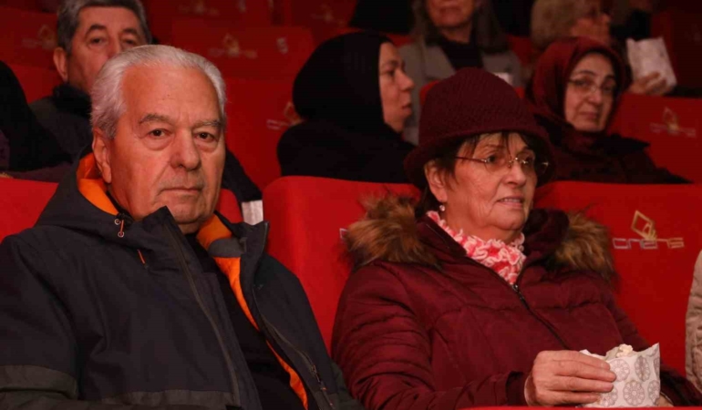 Yarım asırlık çiftler sinemada buluştu