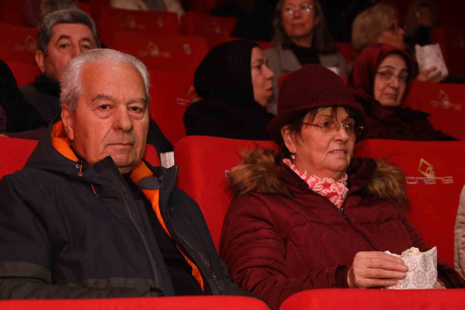Yarım asırlık çiftler sinemada buluştu
