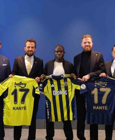 Fenerbahçe’nin yeni transferi N’Golo Kante, İstanbul’da