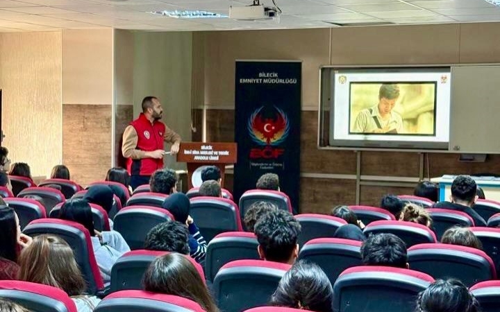 Bilecik’te “Gençlik Ve Güvenli Gelecek Projesi” kapsamında öğrencilere bilgilendirme
