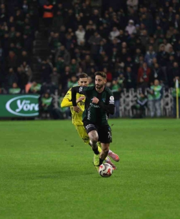 Trendyol Süper Lig: Kocaelispor: 0 - Fenerbahçe: 1 (İlk yarı)