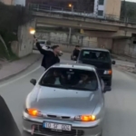 Bilecik’te bir konvoyda havaya ateş eden şahıs pes dedirtti