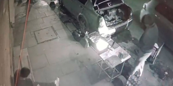 Sultangazi’de kaldırımdakilere ateş açıp kaçtılar, o anlar kamerada