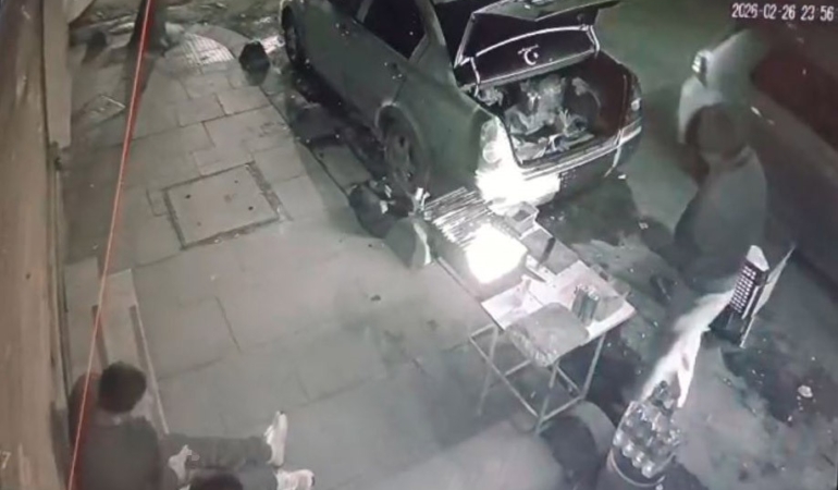 Sultangazi’de kaldırımdakilere ateş açıp kaçtılar, o anlar kamerada