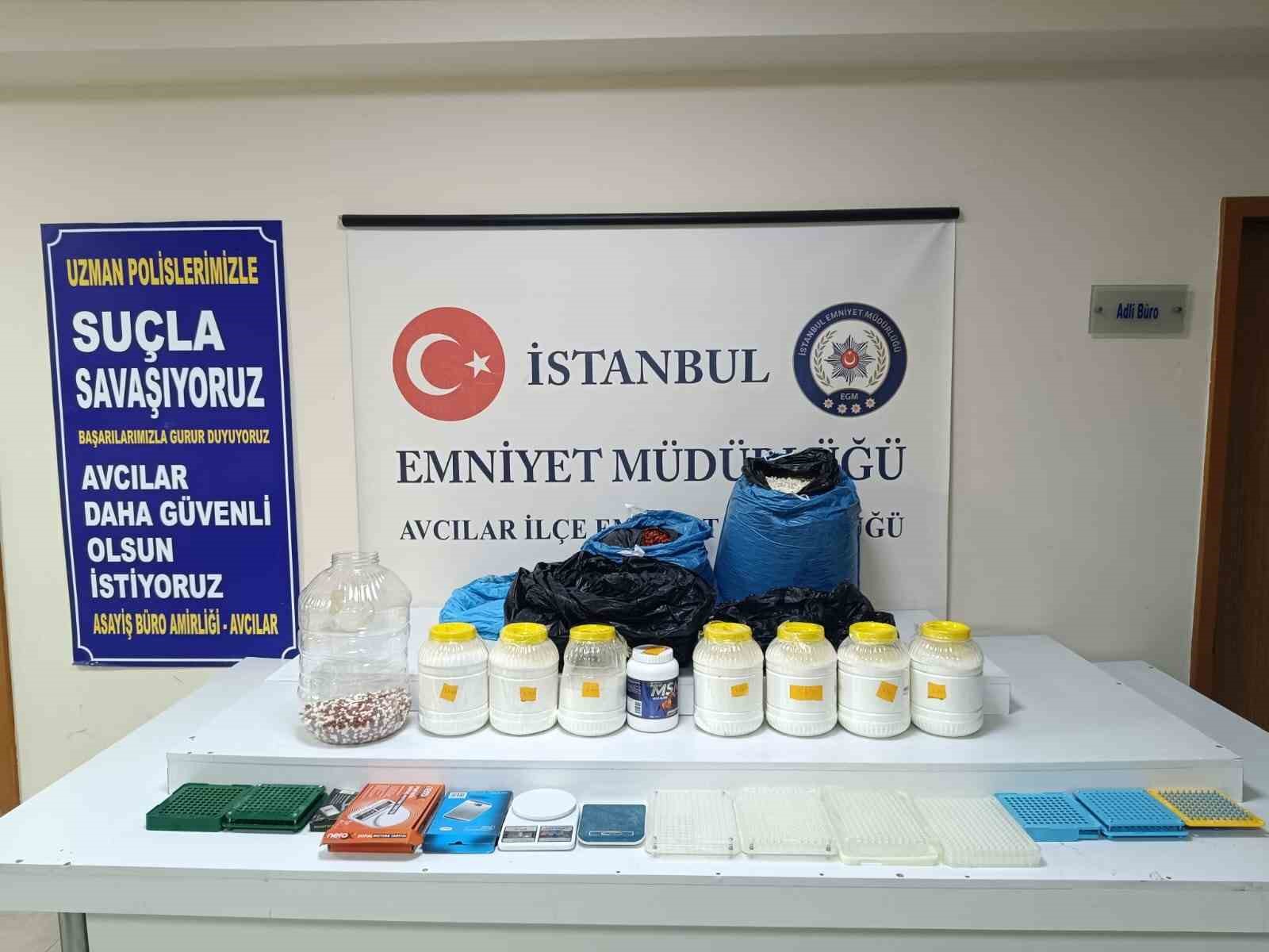 Avcılar’da otomobilde uyuşturucu sevkiyatına polis engeli: 3 gözaltı