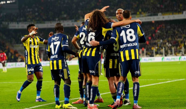 Fenerbahçe’nin namağlup ünvanını 21. haftada da sürdürdü