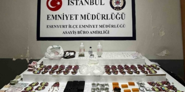 Uyuşturucuyu teybin arkasındaki düzenekte zulalamışlar